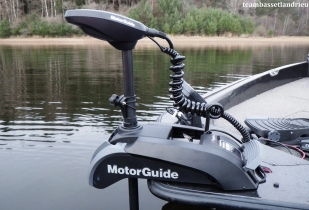 Электромотор Motorguide xi5 с навигацией Pinpoint и якорем GPS держит волну
